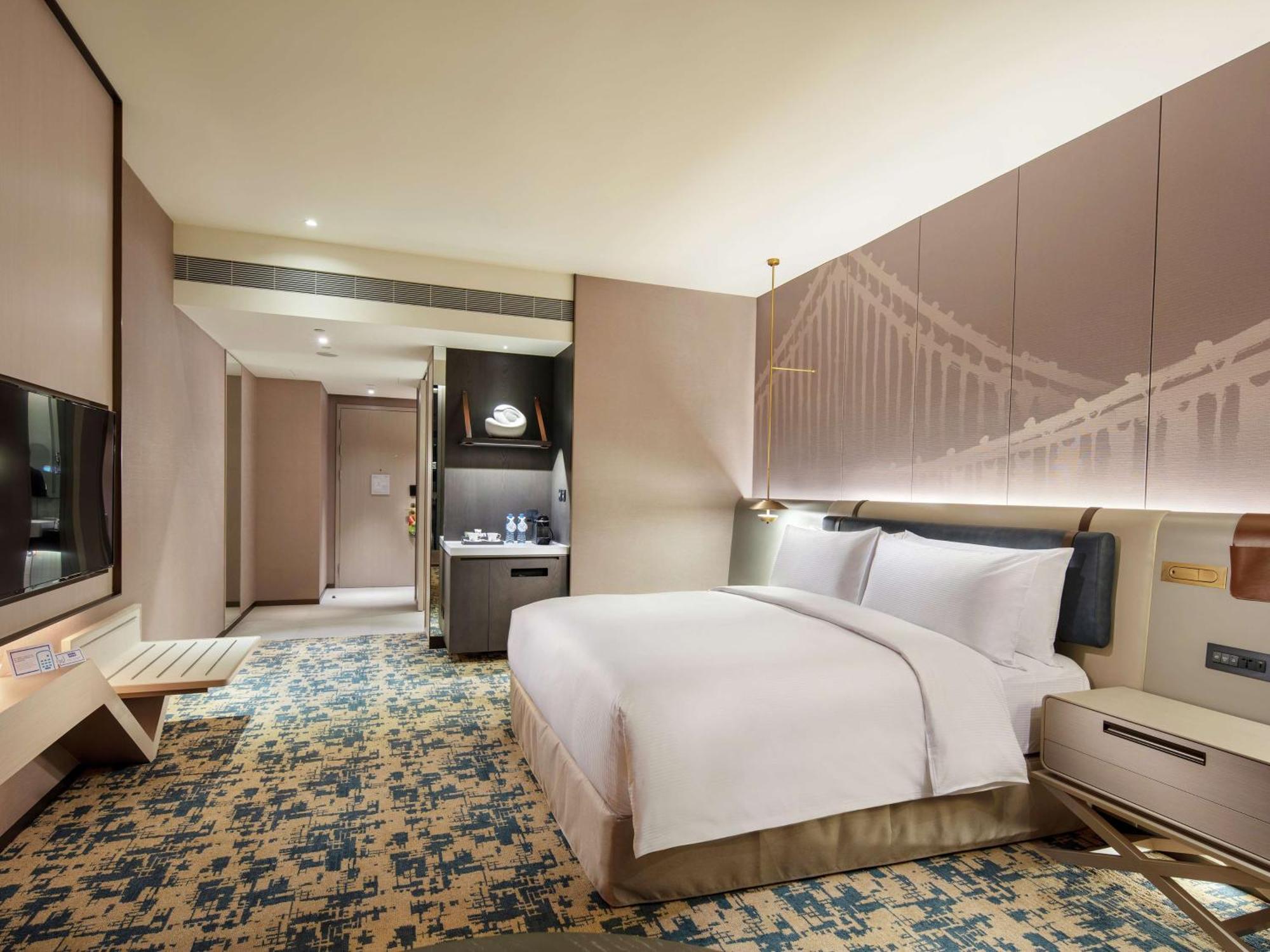 Hilton Taipei Sinban Hotel New Taipei City Exterior photo