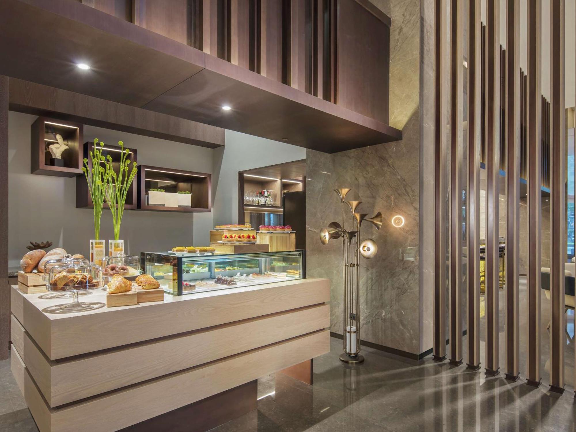 Hilton Taipei Sinban Hotel New Taipei City Exterior photo