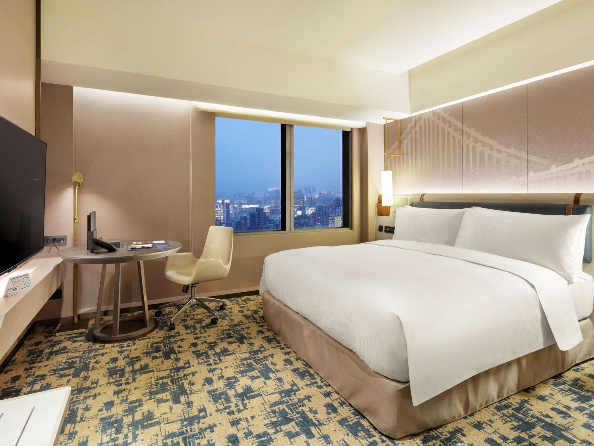 Hilton Taipei Sinban Hotel New Taipei City Exterior photo