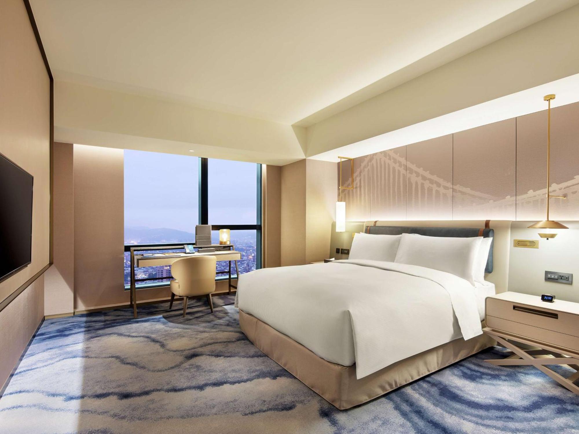 Hilton Taipei Sinban Hotel New Taipei City Exterior photo