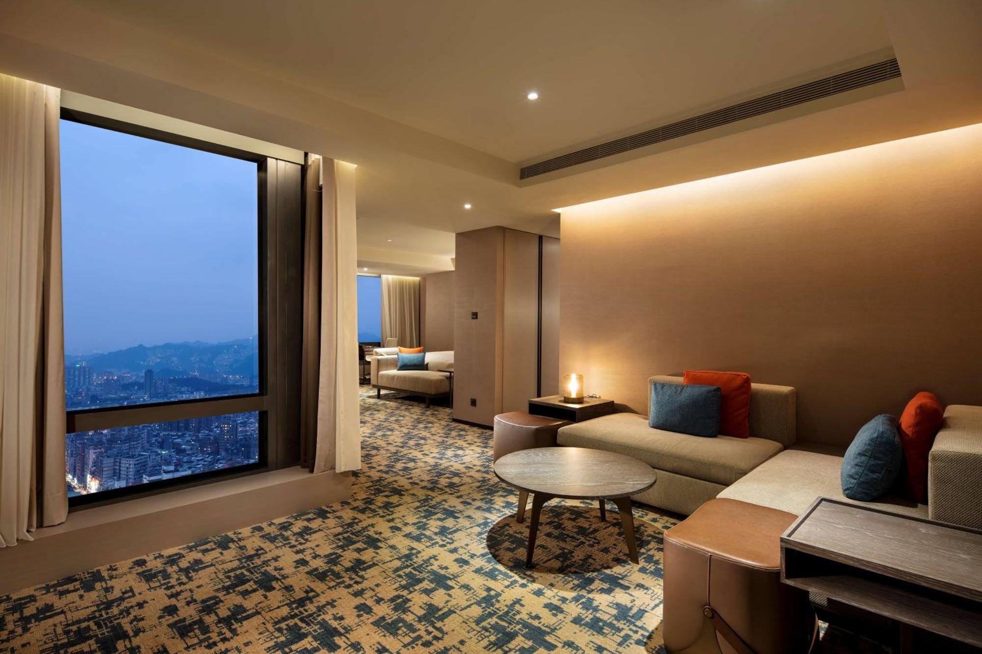 Hilton Taipei Sinban Hotel New Taipei City Exterior photo