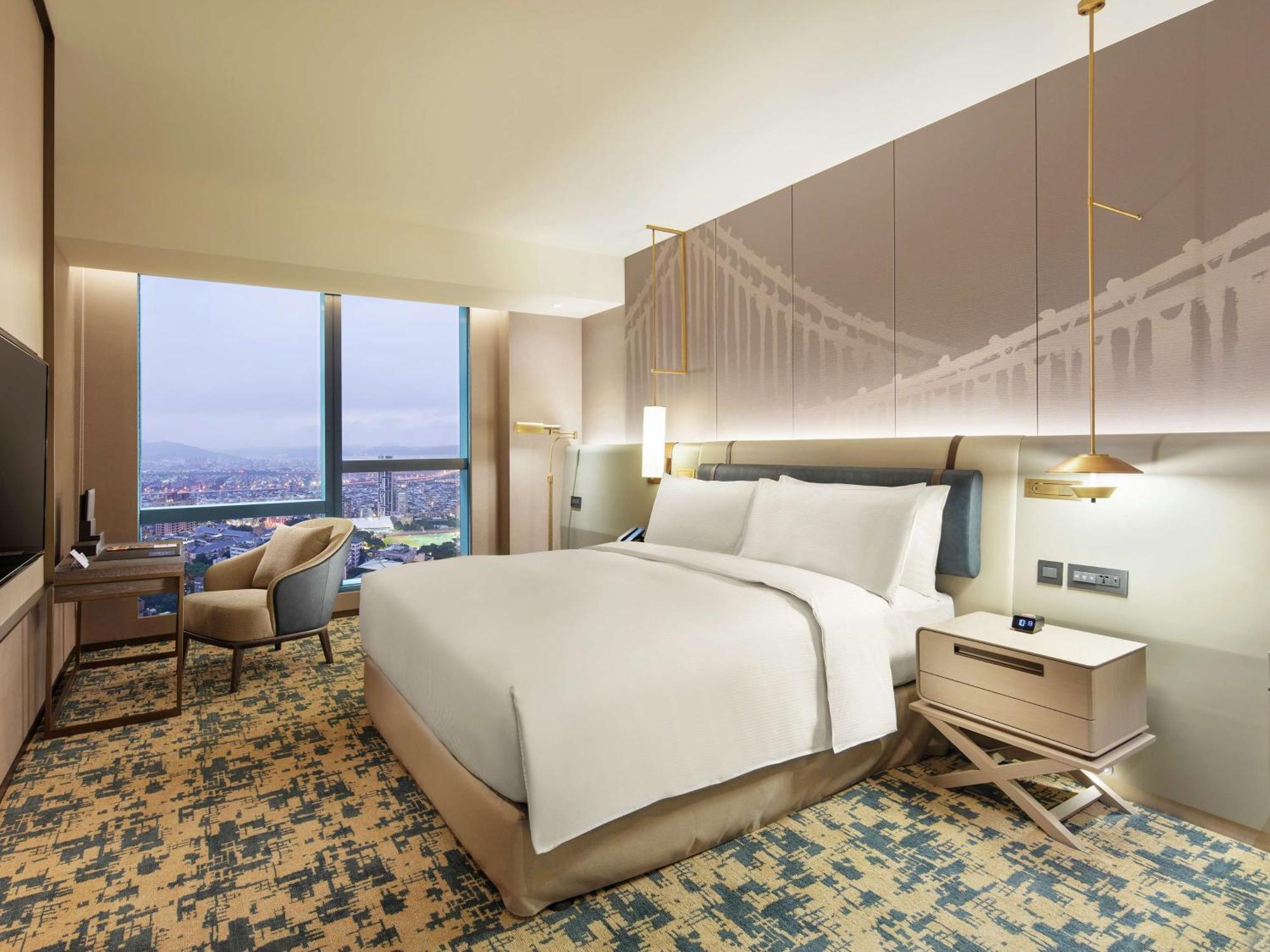 Hilton Taipei Sinban Hotel New Taipei City Exterior photo
