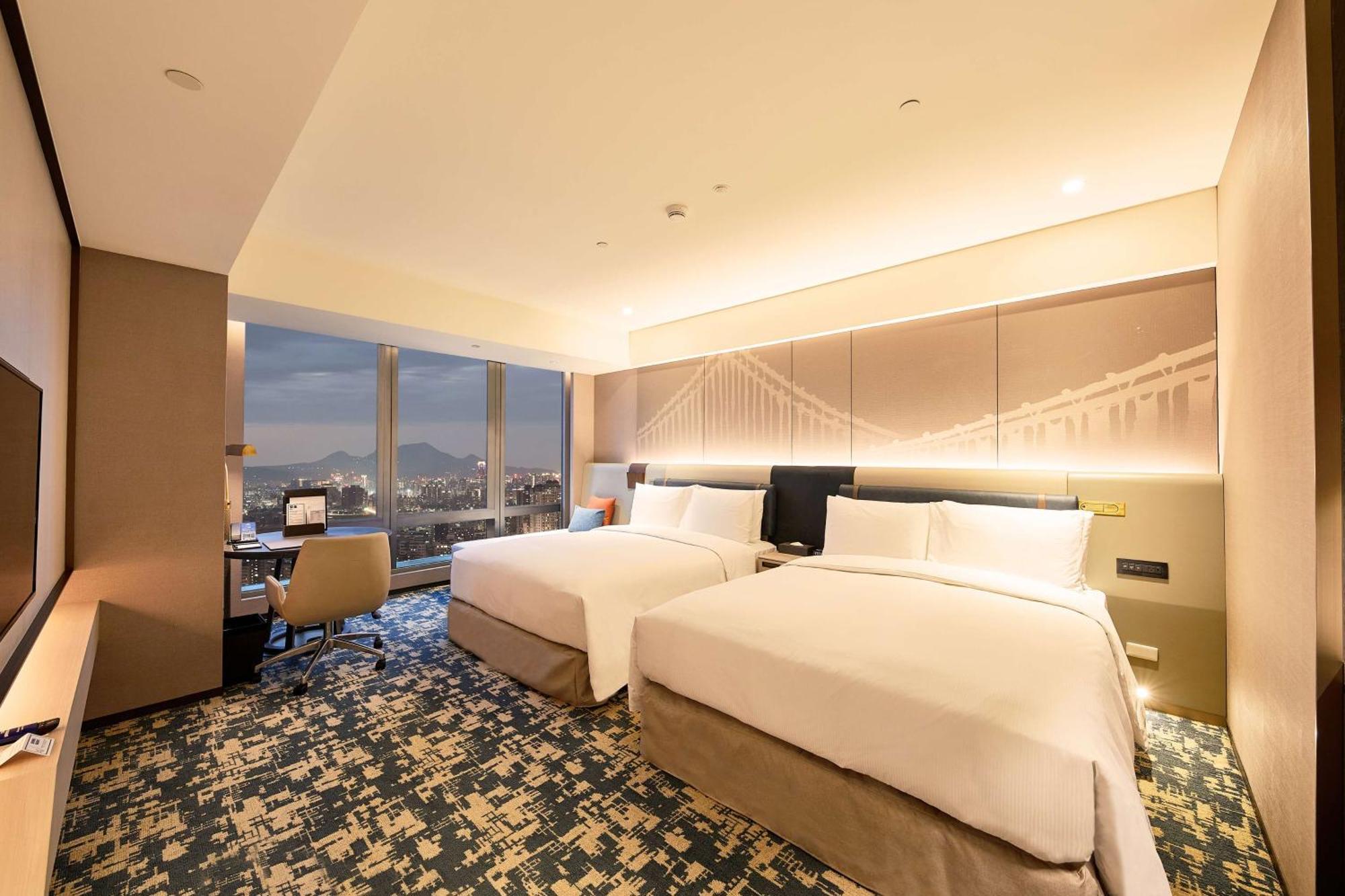 Hilton Taipei Sinban Hotel New Taipei City Exterior photo