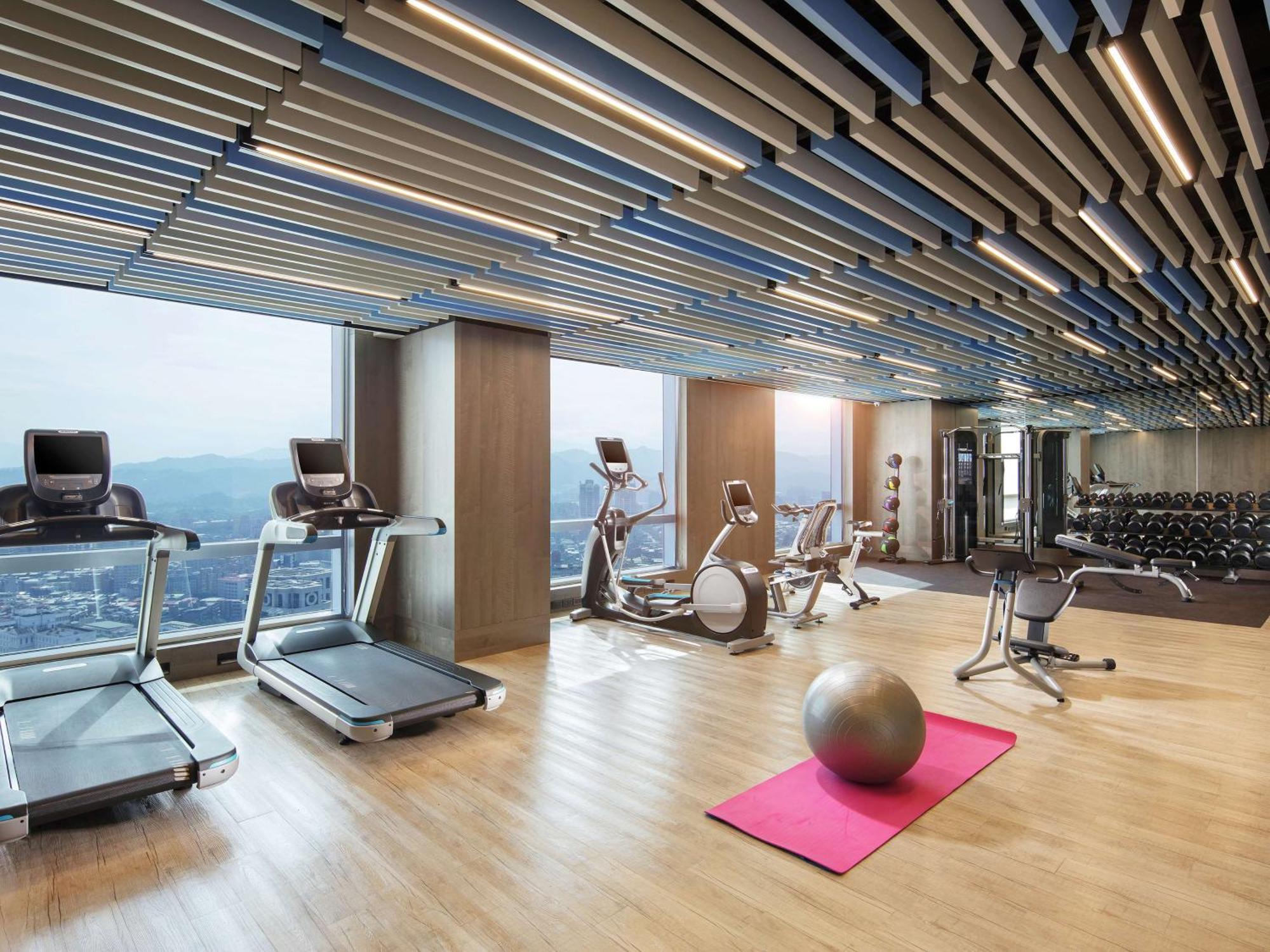 Hilton Taipei Sinban Hotel New Taipei City Exterior photo