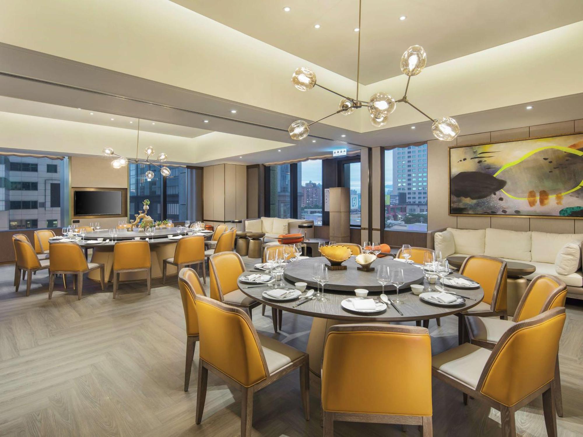 Hilton Taipei Sinban Hotel New Taipei City Exterior photo