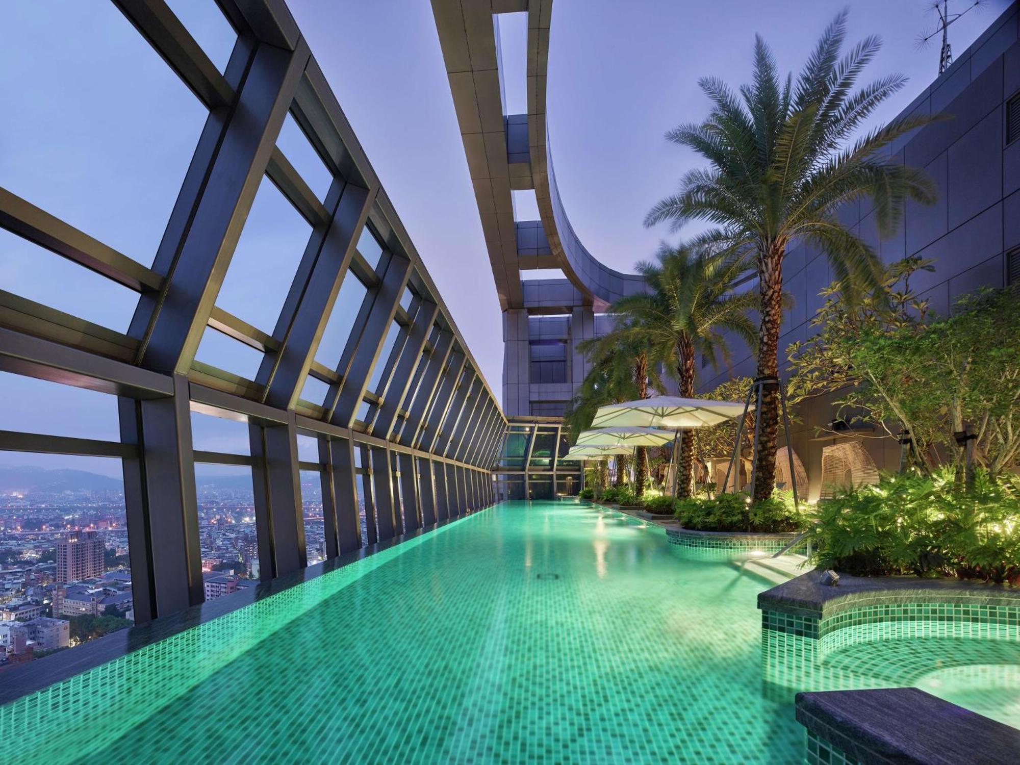 Hilton Taipei Sinban Hotel New Taipei City Exterior photo